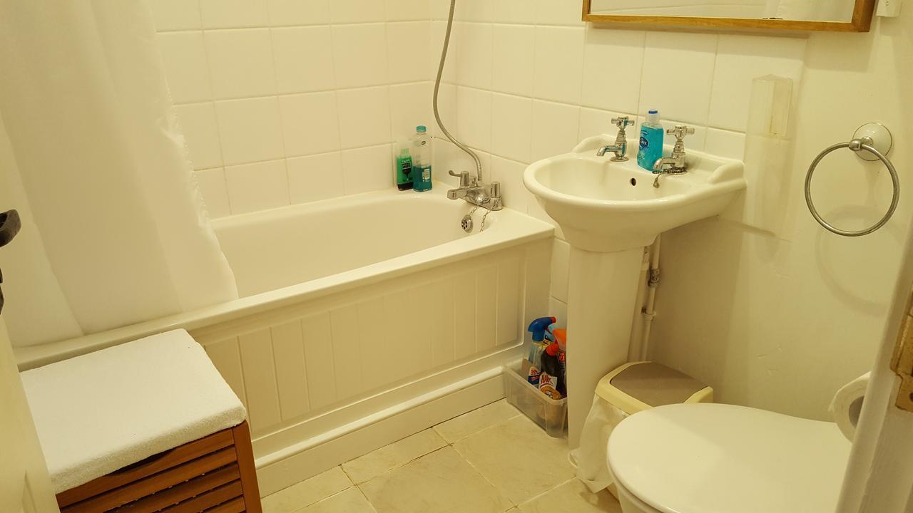 Follets B&B Pewsey Kültér fotó